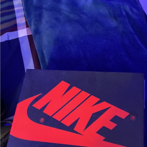 Jordan 1 Retro High Black Metallic Gold size 10/2 - Picture 3 of 16